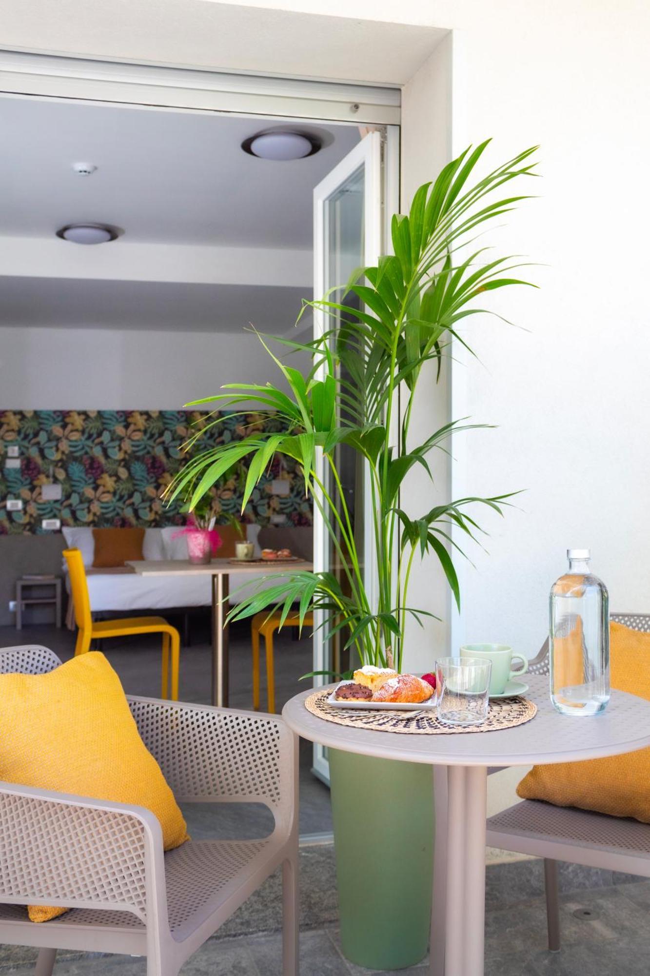 Nido Suite & Apartments เชเซนาติโก ภายนอก รูปภาพ