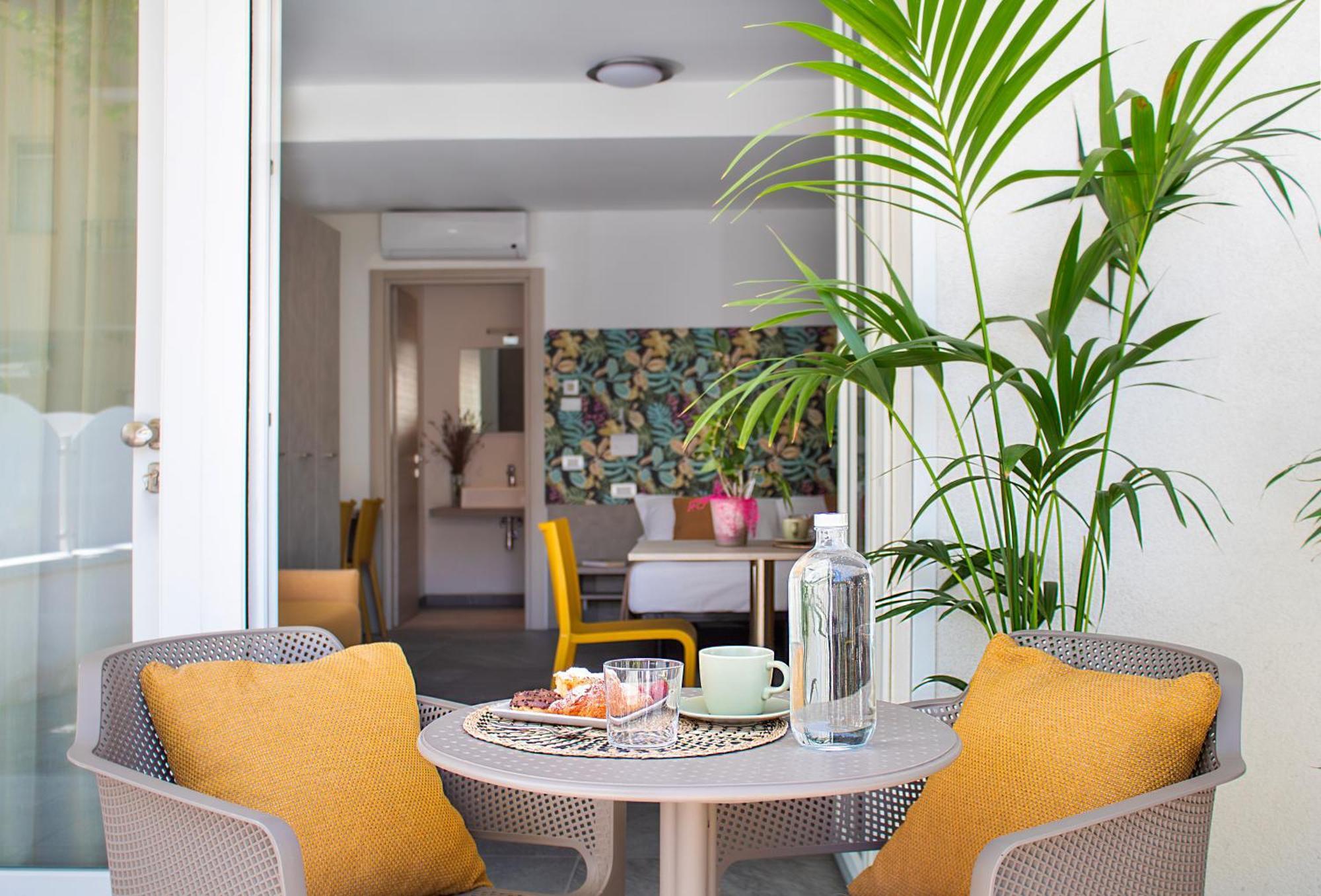 Nido Suite & Apartments เชเซนาติโก ภายนอก รูปภาพ
